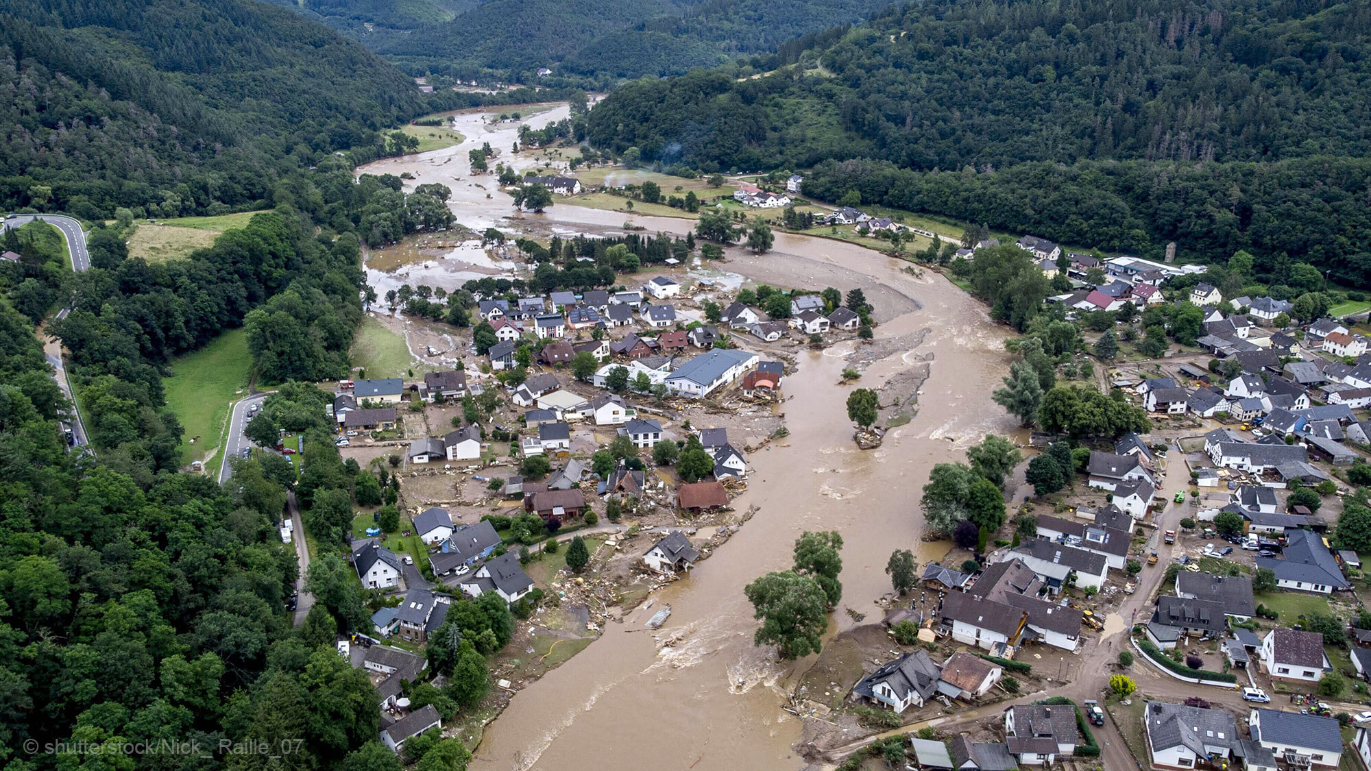 Hochwasser: Überflutetes Dorf in Deutschland