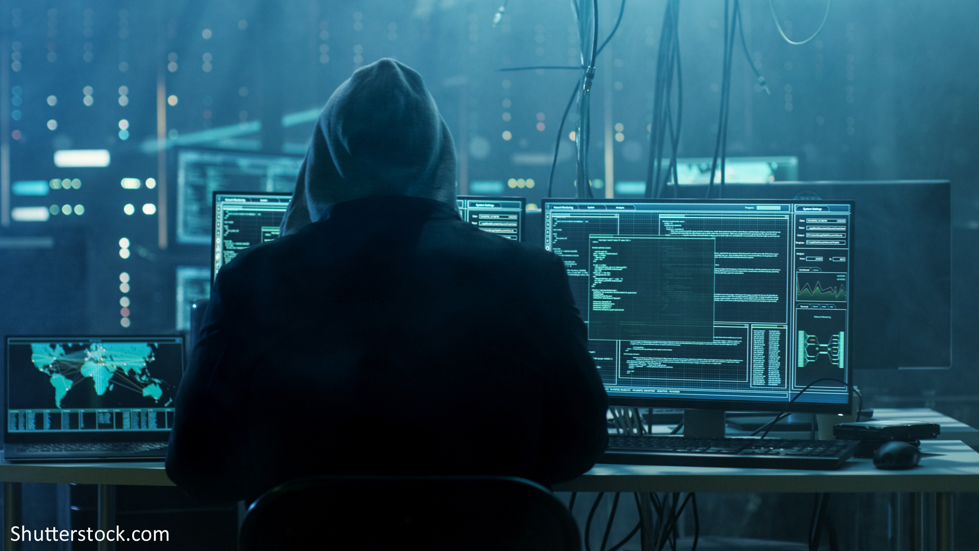 Cybersicherheit: Ein Hacker am Computer