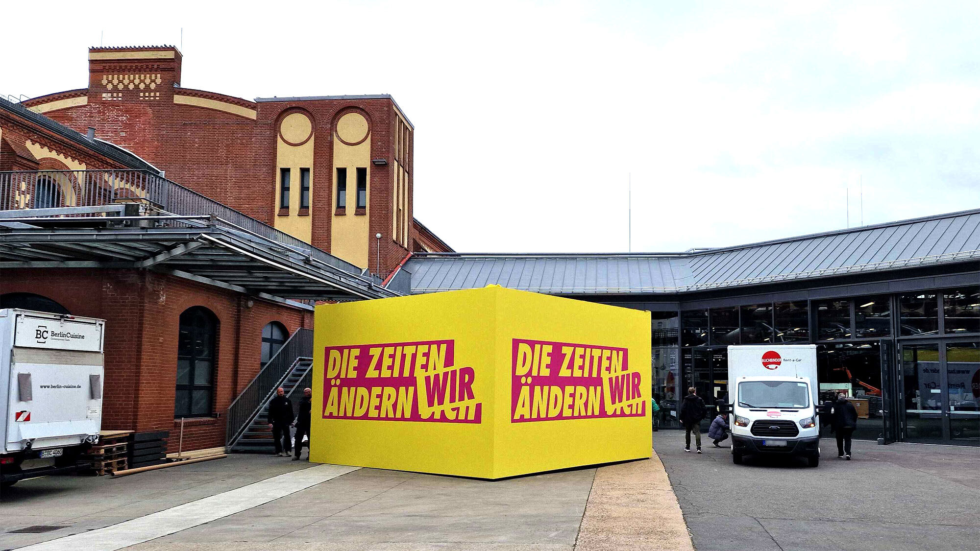 Vorbereitungen Bundespartaitag vor der STATION in Berlin