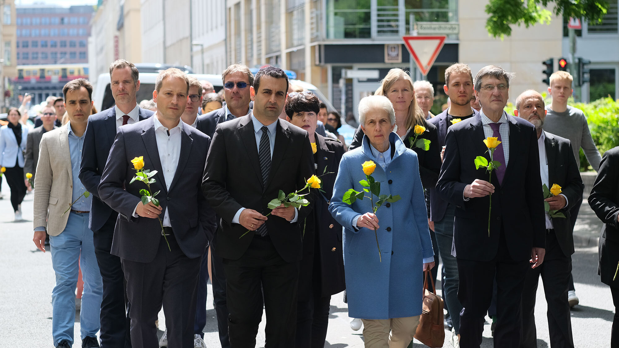 Schweigemarsch Ukraine: Manuel Höferlin, Bijan DJir-Sarai, Marie-Agnes Strack-Zimmermann, Karl-Heinz Paqué