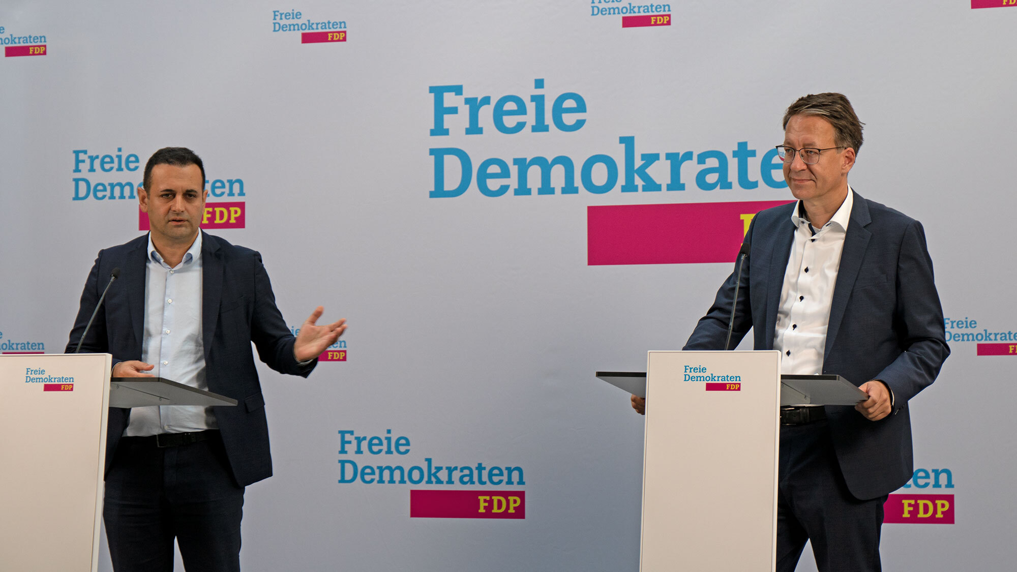 FDP-Generalsekretär Bijan Djir-Sarai und Spitzenkandidat der FDP Niedersachsen, Stefan Birkner