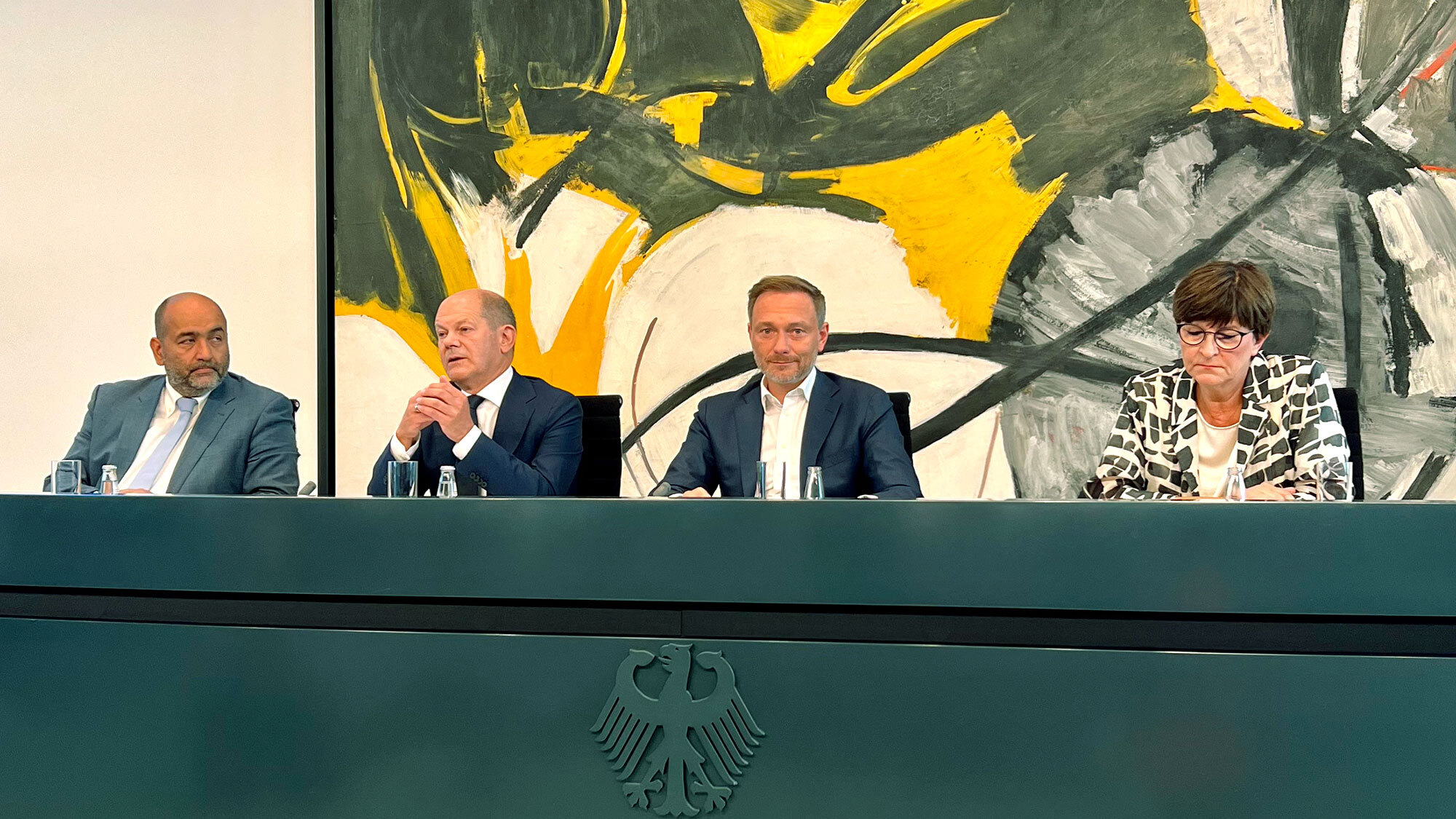 Christian Lindner bei der Pressekonferenz nach dem Koalitionsausschuss mit Olaf Scholz, Omid Nouripur und Saskia Esken