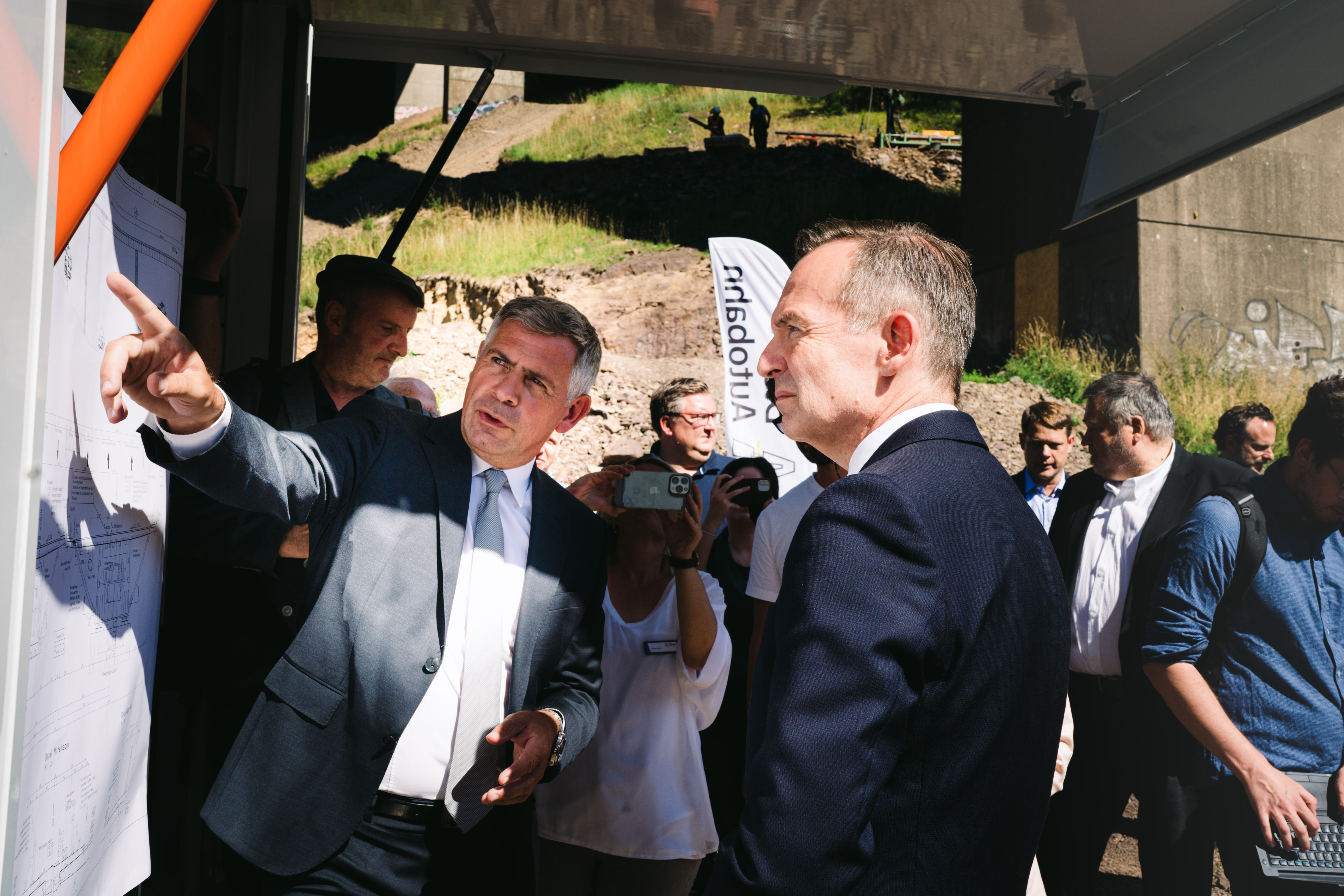 Volker Wissing vor Ort an der Talbrücke Rahmede der A45