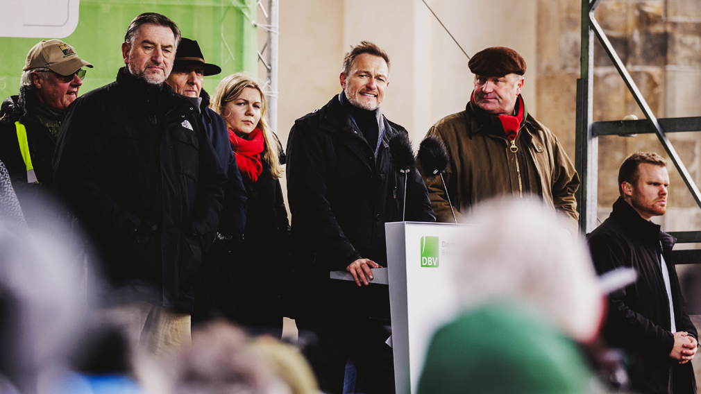 Christian Lindner vor dem Brandenburger Tor bei einer Kundgebung des Bauernverbands