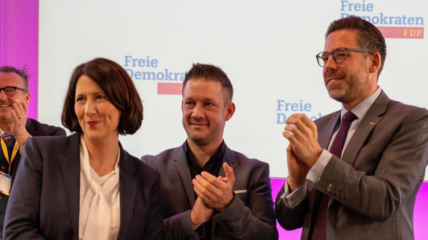 Daniela Schmitt, Steven Wink, Philipp Fernis auf dem Landesparteitag 2025.