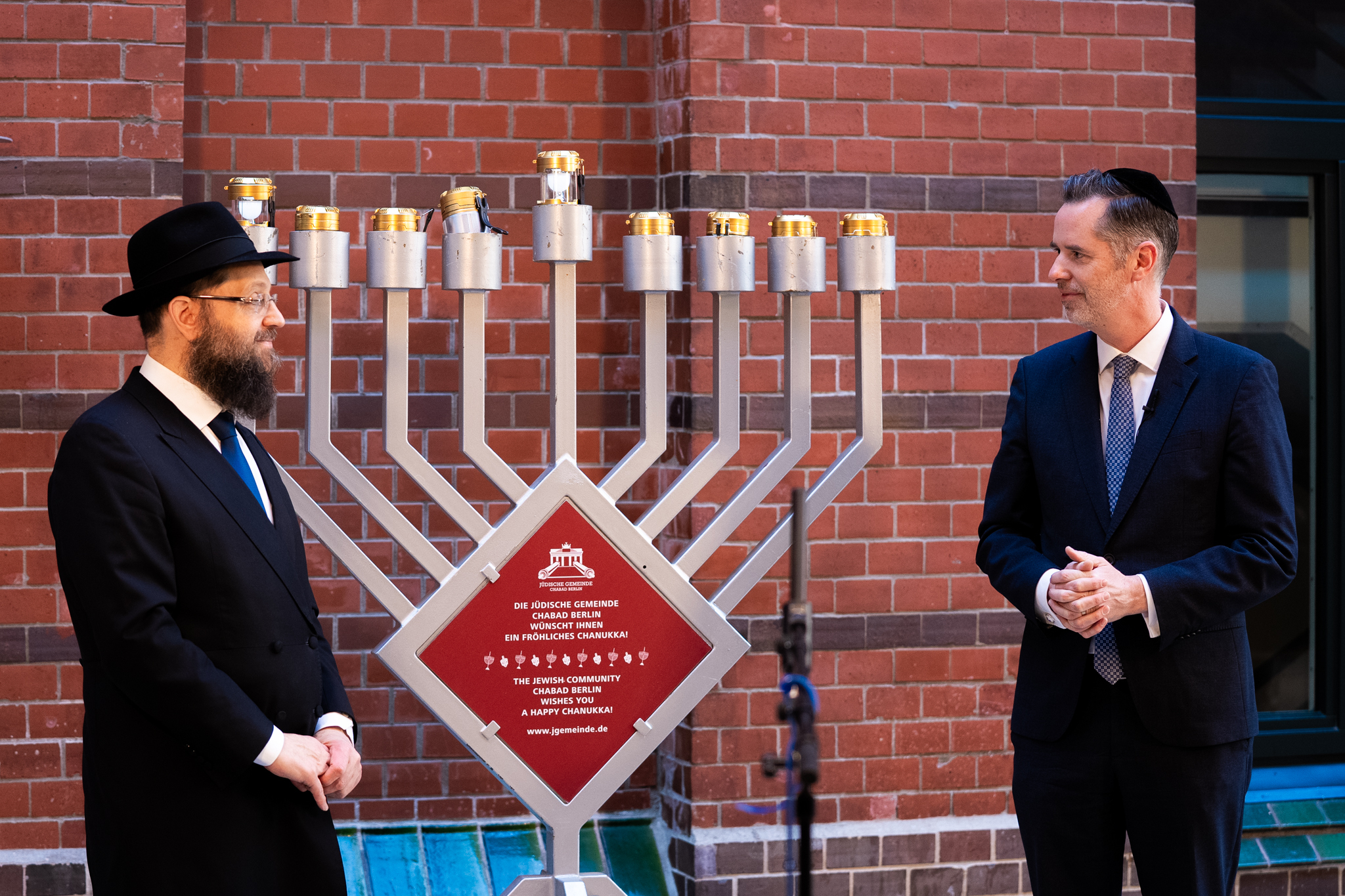 Rabbiner Riwka Teichtal mit FDP-Chef Christian Dürr.