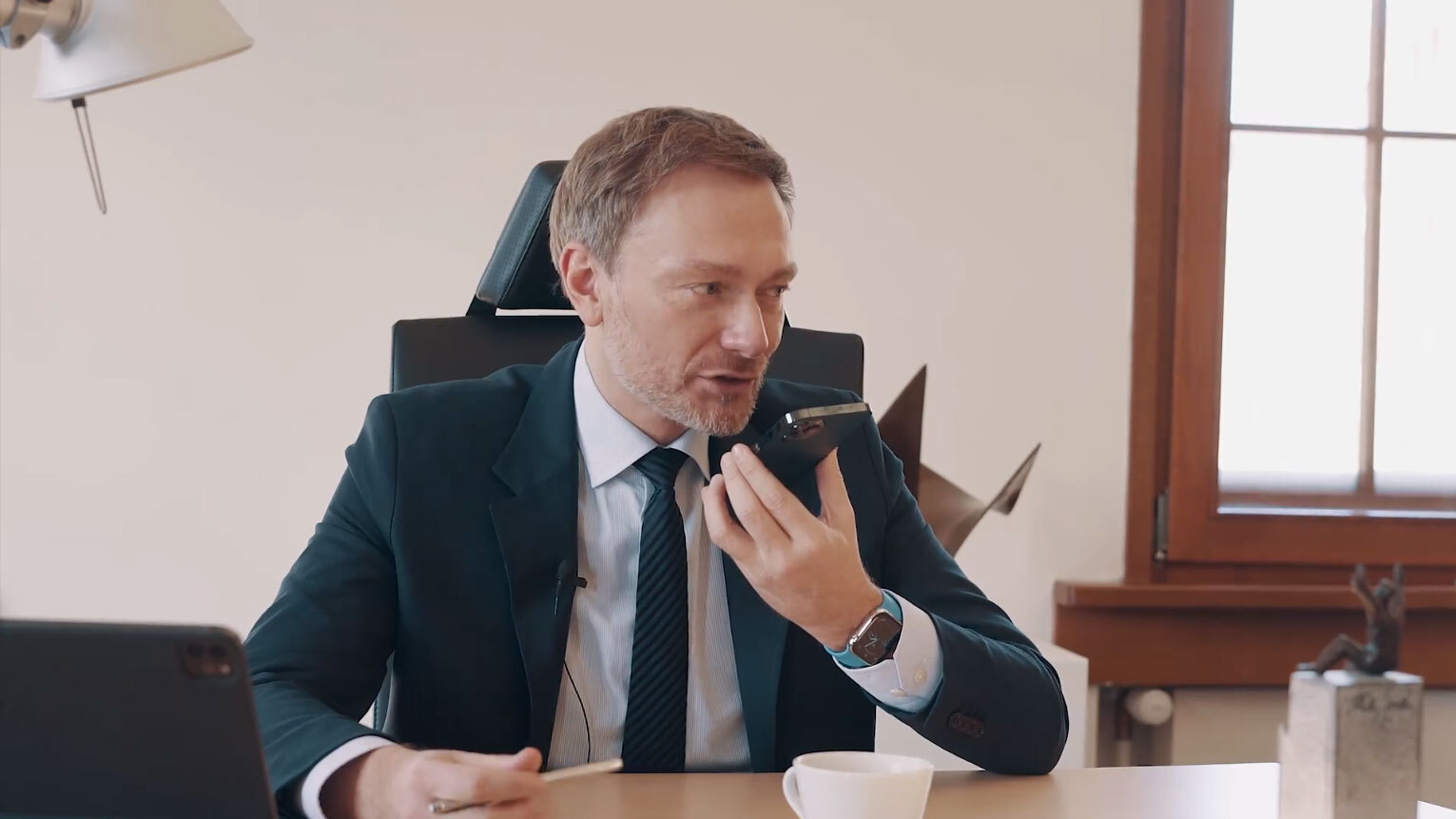 Christian Lindner am Telefon