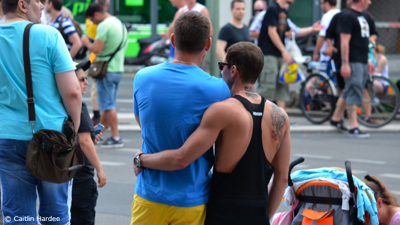 Schwules Pärchen auf dem CSD