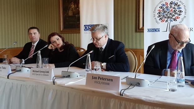 Pressekonferenz des Wahlbeobachterteams