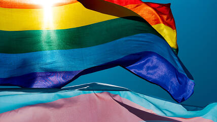 Regenbogenfahne als Symbol der queeren Community.