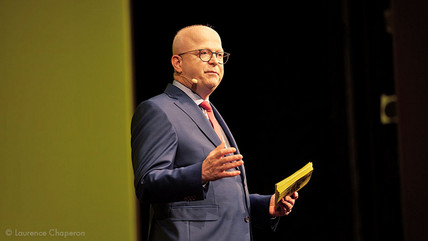 Michael Theurer, FDP-Präsidiumsmitglied, auf der Bühne des Dreikönigstreffens der Freien Demokraten 2023