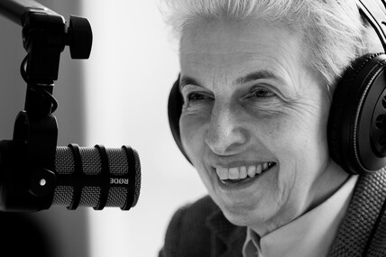 Marie-Agnes Strack-Zimmermann im Podcaststudio