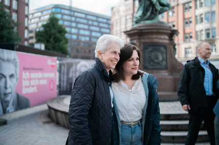 Marie-Agnes Strack-Zimmermann und Svenja Hahn beim Wahlkampfauftakt