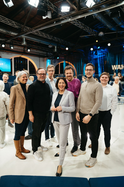 Daniela Schmitt in der Wahlkampfarena. 