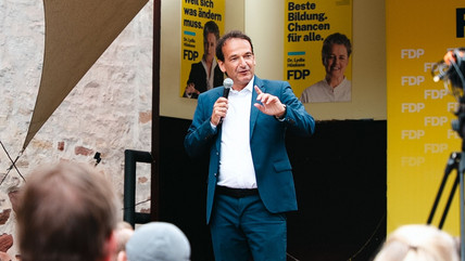 Andreas Silbersack auf der Bühne. 