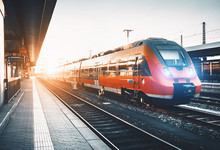 Infrastruktur: Bahnhof mit Zug