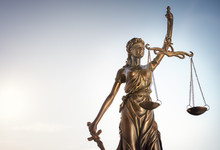 Justizia für Regularien und Satzungen
