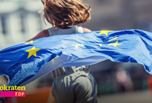 Europa: Kind rennt mit EU-Flagge