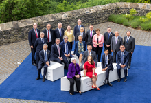 Familienfoto aufgenommen im Rahmen des Treffens der G7-FinanzministerInnen in Koenigswinter