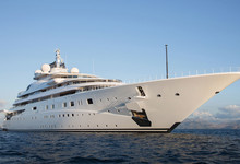 Supermotoryacht auf dem Ozean