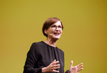 Bettina Stark-Watzinger, FDP-Präsidiumsmitglied und Bundesbildungsministerin, auf der Bühne beim Dreikönigstreffen der Freien Demokraten 2023