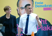 Stefan Naas, Spitzenkandidat der FDP Hessen, und Bettina Stark-Watzinger, FDP-Landeschefin, bei der Kampagnenvorstellung der Freien Demokraten