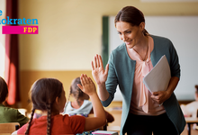 Lehrerin in einer Schulklasse