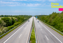 Autobahn mit Autos