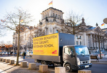 Plakataktion vor dem Bundestag