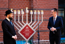 Rabbiner Riwka Teichtal mit FDP-Chef Christian Dürr.