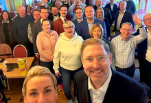 Selfie vom Landesparteitag. Gruppe an Mitgliedern. 