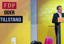 Lydia Hüskens auf der Bühne. 