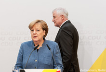Angela Merkel und Horst Seehofer. Bild: photocosmos1 / Shutterstock.com