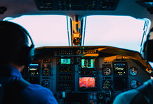 Piloten im Cockpit