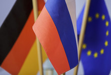 Deutschland-Russland-EU-Flaggen