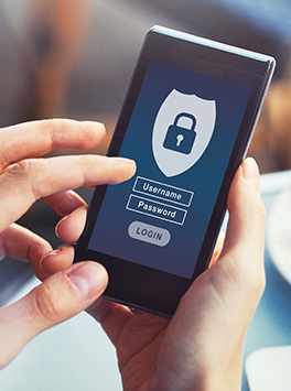 Datenschutz: Sicherheitssymbol auf Display vom Smartphone