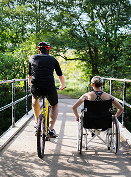 Integration: Radfahrer und Rollstuhl-Fahrer