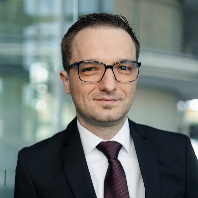 Benjamin Strasser BuVo quadratisch