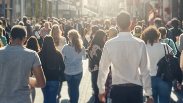 Menschen in der Fußgängerzone
