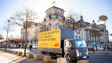 Plakataktion vor dem Bundestag