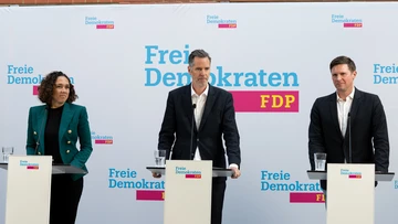 Nicole Büttner, Christian Dürr und Florian Toncar auf der Pressekonferenz. 