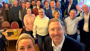 Selfie vom Landesparteitag. Gruppe an Mitgliedern. 