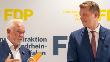 Kubicki und Höne bei der Pressekonferenz in Düsseldorf. 