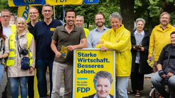 Martin Hagen und Lydia Hüskens am Infostand