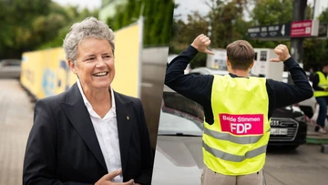Lydia Hüskens bei einer Tankrabatt-Aktion