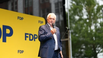 Wolfgang Kubicki auf der Bühne. 